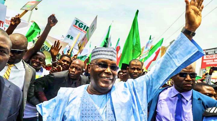 Watch Moment Atiku’s Aide Entering Presidential Tribunal Sparks Controversy and Alleged Attack