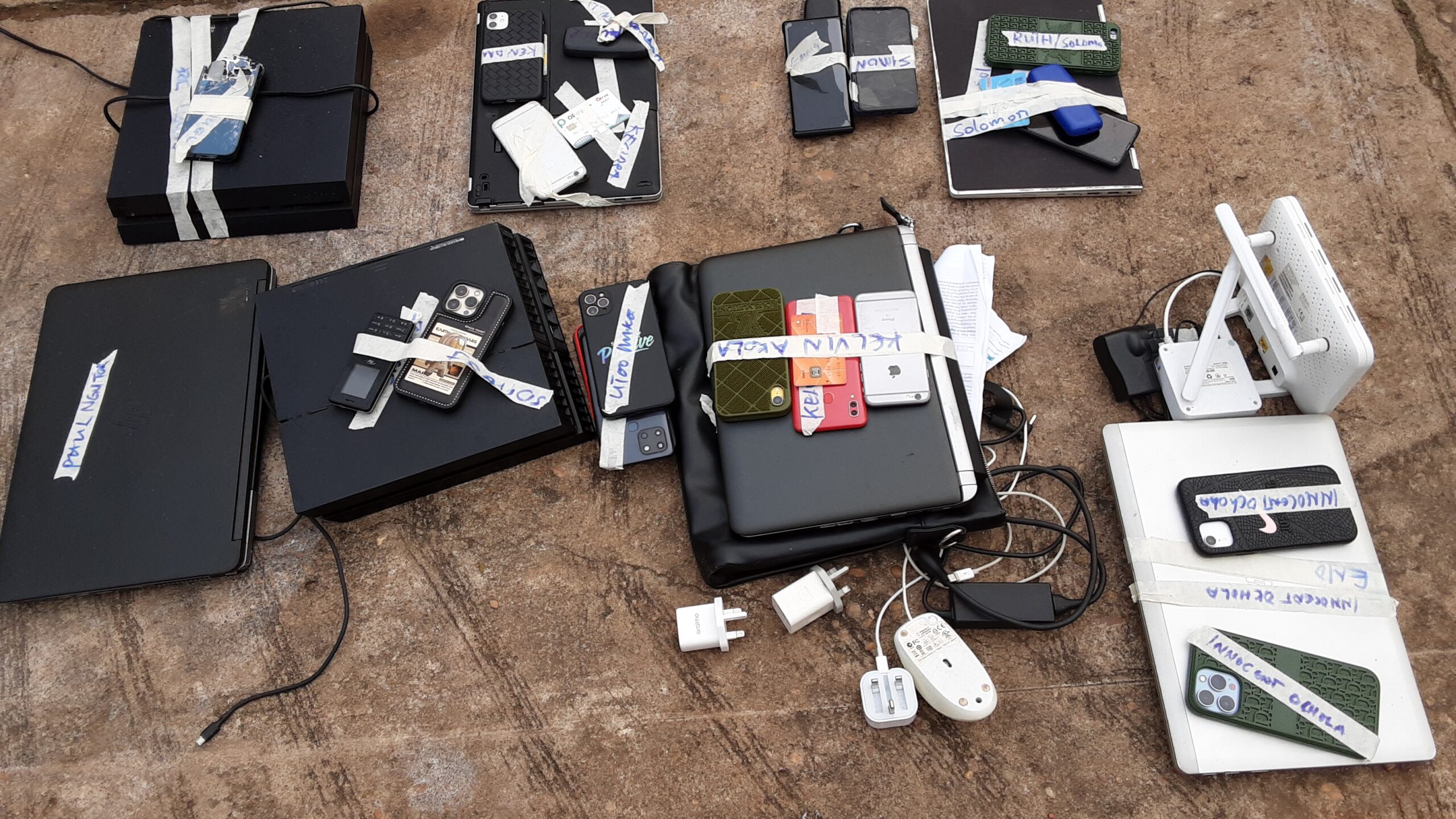 EFCC busts 'Yahoo-Yahoo' hideout, arrests14 suspects