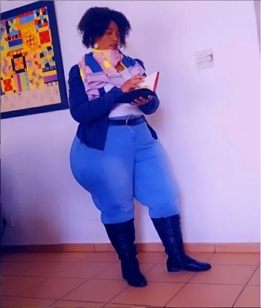 No man can Resist me – Woman Brags as she showcases her Mighty Backside Online ( See her Photos)