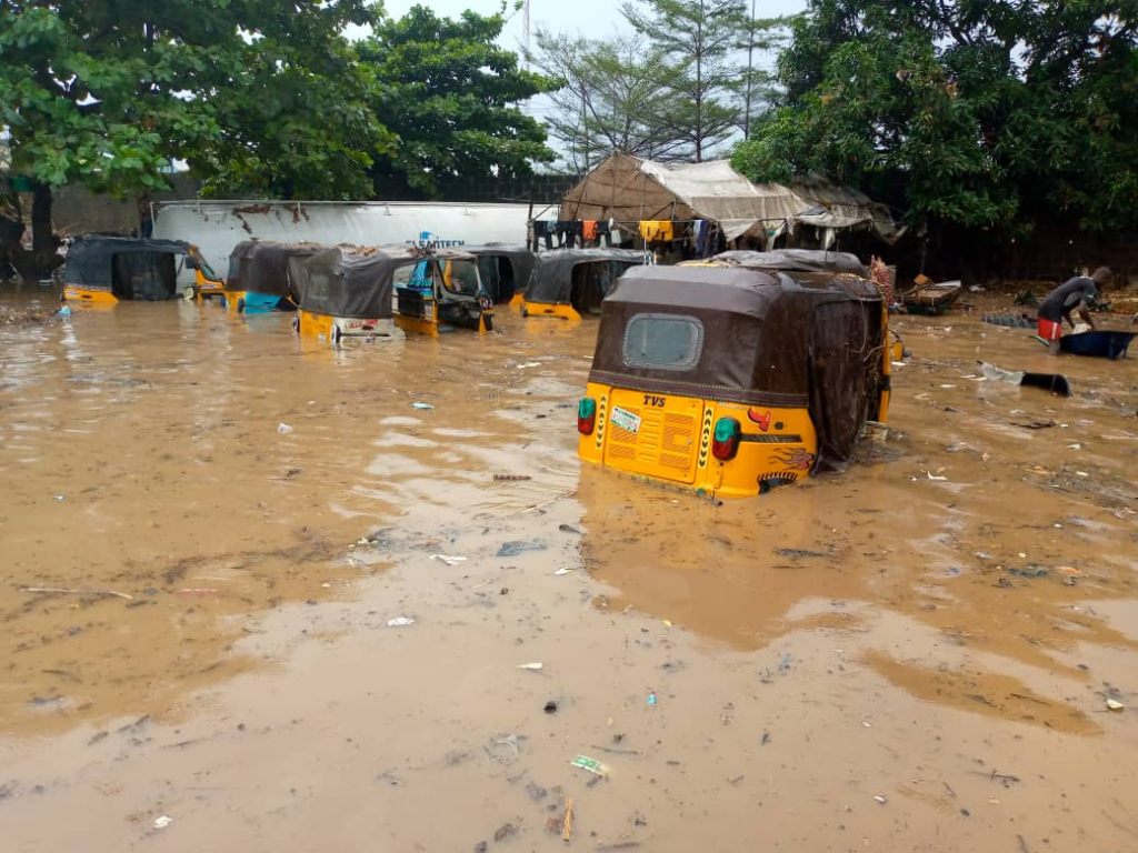 Lagos Hit by Rain and Floods, Captured in Photos
